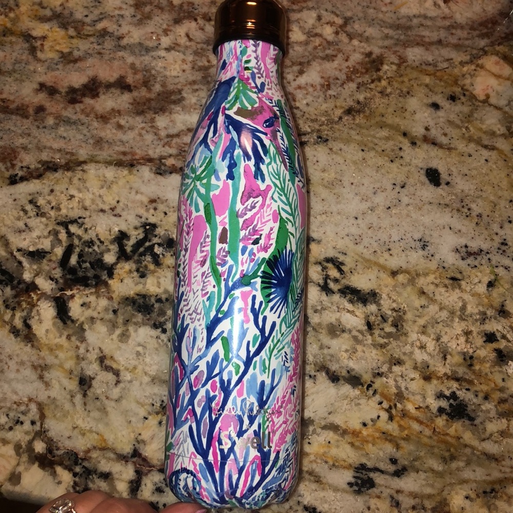 Large Lilly Pulitzer swell bottle